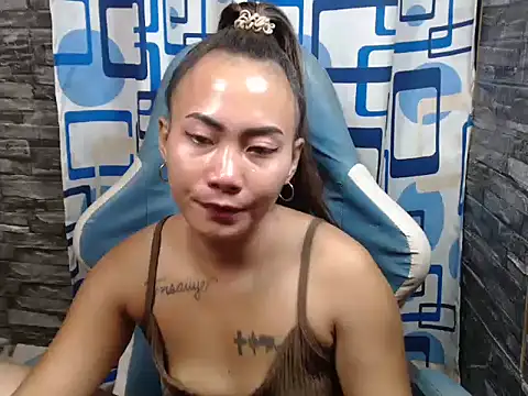 Snapshot of joanpetite chatting on 6, 5, 2026 joanpetite online show from 6, 5, 2026