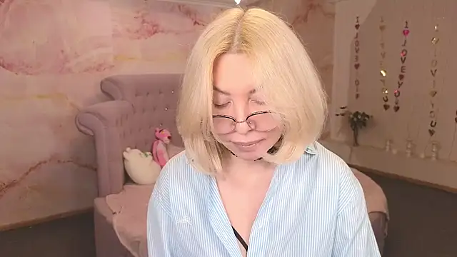 Snapshot of Wendy_Waves chatting on 18, 10, 2025 Wendy Waves online show from 18, 10, 2025