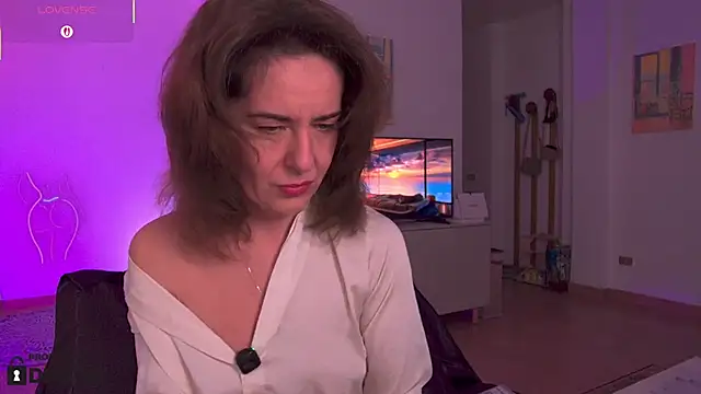 Snapshot of Witch_in_Silk chatting on 8, 11, 2025 Witch in Silk online show from 8, 11, 2025