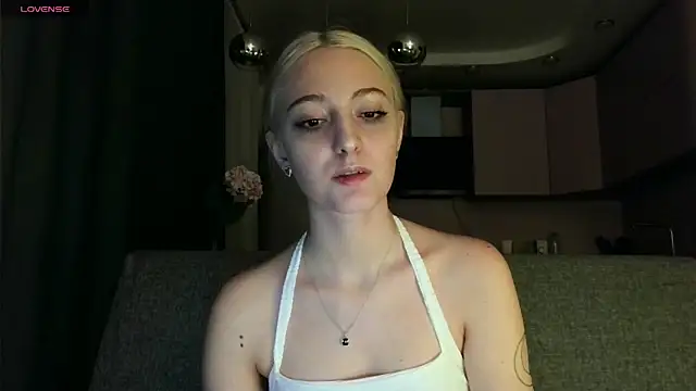 white liillyy online show from 25, 9, 2025