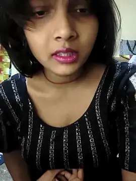 Snapshot of RAYI_Queen_2 chatting on 24, 11, 2025 RAYI Queen 2 online show from 24, 11, 2025