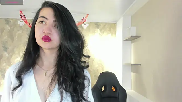 Saya Amaretto1 online show from 16, 10, 2025