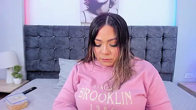 isabella horney  online show from 29, 9, 2025