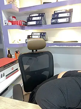 isabella horney  online show from 25, 4, 2026