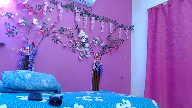 skinnybarbie022 online show from 24, 4, 2026