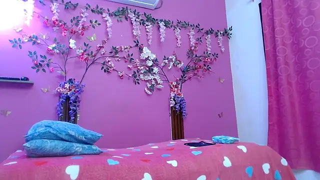 skinnybarbie022 online show from 12, 6, 2026