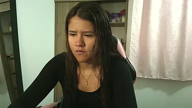 Oliviawatson1 online show from 4, 10, 2025