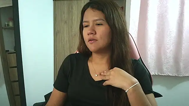 Oliviawatson1 online show from 27, 10, 2025