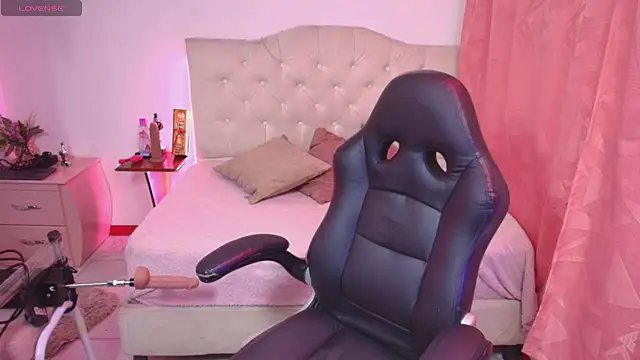 lailahdark online show from 7, 11, 2025