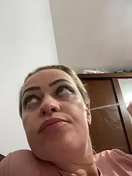 Snapshot of Alerquinasc chatting on 3, 10, 2025 Alerquinasc online show from 3, 10, 2025