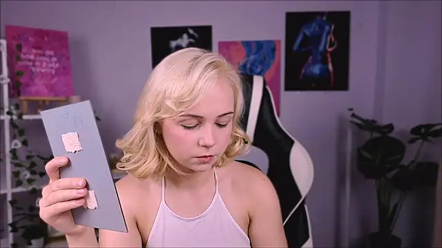 Charlotte Colinss online show from 6, 10, 2025