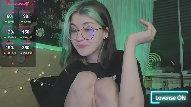 Snapshot of Miko_Meow chatting on 6, 4, 2026 Miko Meow online show from 6, 4, 2026