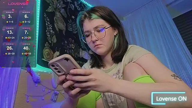Snapshot of Miko_Meow chatting on 25, 4, 2026 Miko Meow online show from 25, 4, 2026