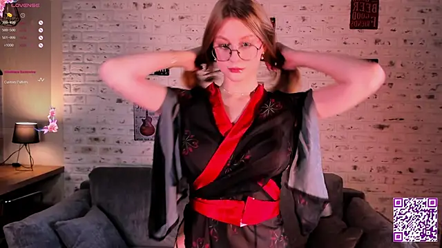 Snapshot of Kiki_Stacy chatting on 6, 11, 2025 Kiki Stacy online show from 6, 11, 2025