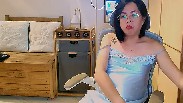 Snapshot of moriliciousxxx chatting on 17, 12, 2025 moriliciousxxx online show from 17, 12, 2025