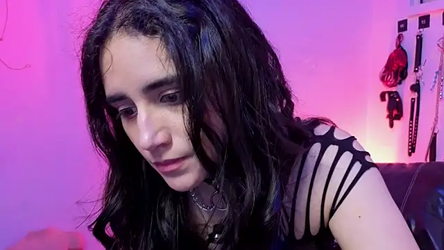 elowen halley1 online show from 18, 2, 2026