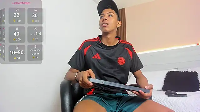 Snapshot of Brunette__boy chatting on 10, 9, 2025 Brunette boy online show from 10, 9, 2025