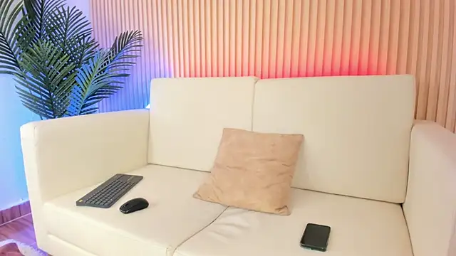 Snapshot of Brunette__boy chatting on 4, 10, 2025 Brunette boy online show from 4, 10, 2025