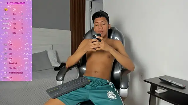 Snapshot of Brunette__boy chatting on 15, 11, 2025 Brunette boy online show from 15, 11, 2025