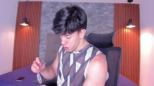 MaxCooper1 online show from 6, 10, 2025