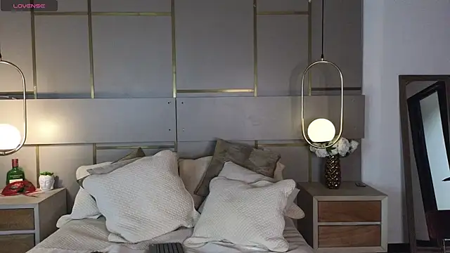 Lina Montclair online show from 28, 4, 2026