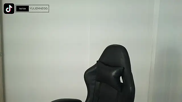 Snapshot of Yulienneg chatting on 11, 9, 2025 Yulienneg online show from 11, 9, 2025