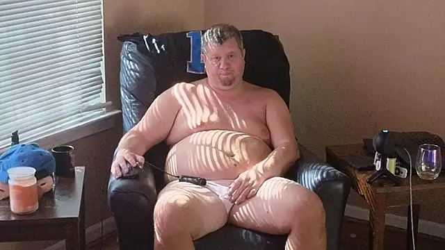 Snapshot of Single_White_Male chatting on 28, 9, 2025 Single White Male online show from 28, 9, 2025