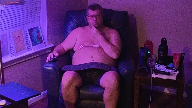 Snapshot of Single_White_Male chatting on 2, 10, 2025 Single White Male online show from 2, 10, 2025