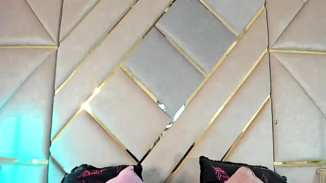 Snapshot of Angellit_Afrodita_ chatting on 4, 4, 2026 Angellit Afrodita online show from 4, 4, 2026