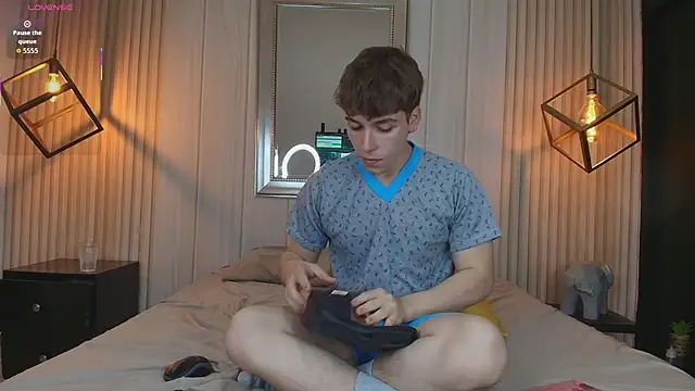 TaylerWhite online show from 9, 10, 2025