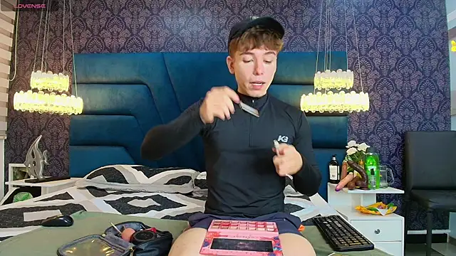 TaylerWhite online show from 19, 12, 2025