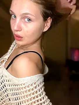 Snapshot of Emaline_Fane chatting on 5, 10, 2025 Emaline Fane online show from 5, 10, 2025