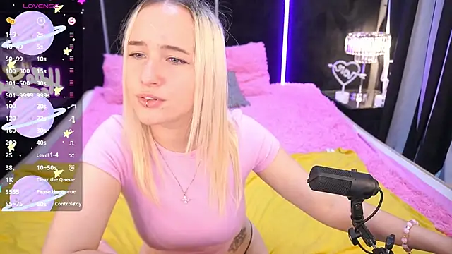 LilElfie online show from 16, 9, 2025