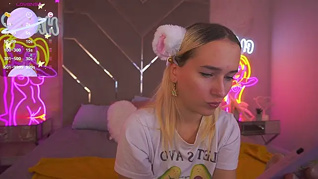 LilElfie online show from 4, 10, 2025