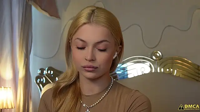 kellypeachcake online show from 24, 10, 2025