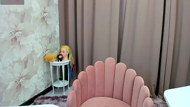 cute luucy online show from 15, 10, 2025