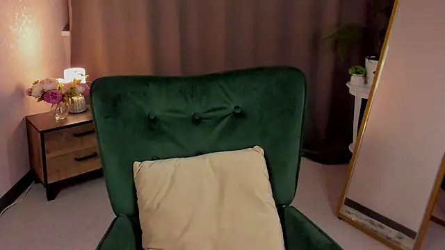 cute luucy online show from 2, 2, 2026