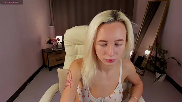 cute luucy online show from 19, 2, 2026