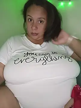 Snapshot of luzdanna chatting on 8, 7, 2026 luzdanna online show from 8, 7, 2026