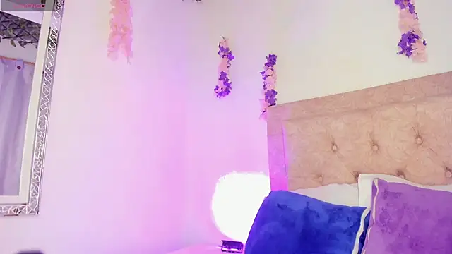 Snapshot of kendra_smiitch chatting on 25, 10, 2025 kendra smiitch online show from 25, 10, 2025