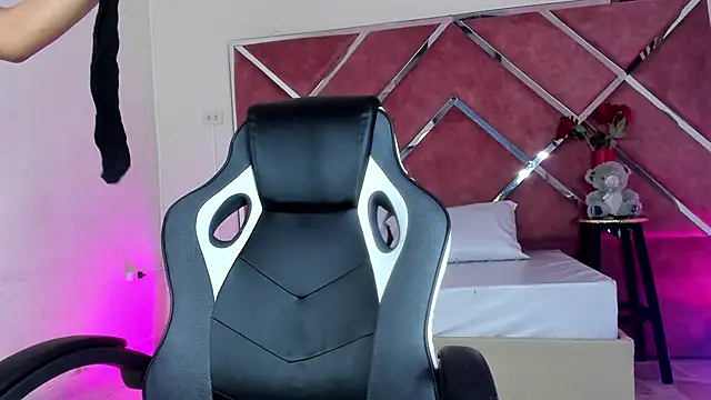 Dulce Pettit online show from 17, 9, 2025