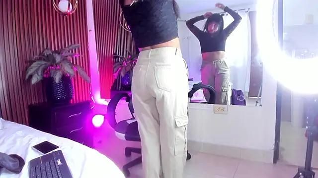 Dulce Pettit online show from 1, 10, 2025