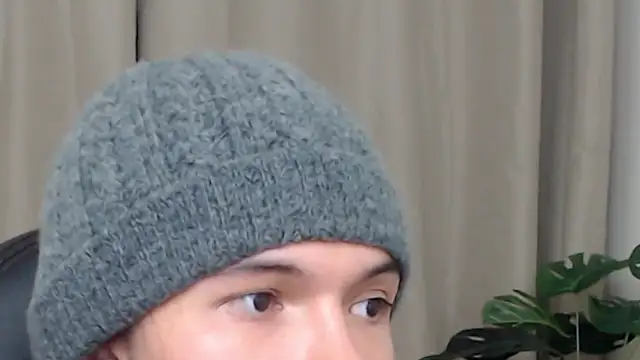 Snapshot of Xoxo_Smiles chatting on 19, 12, 2025 Xoxo Smiles online show from 19, 12, 2025