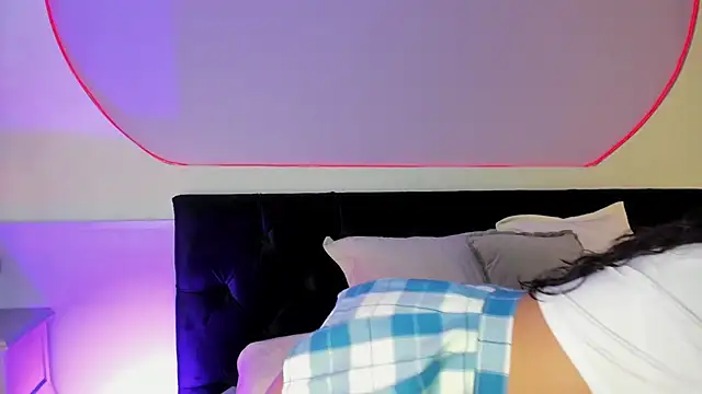  HAANNAH  online show from 1, 12, 2025