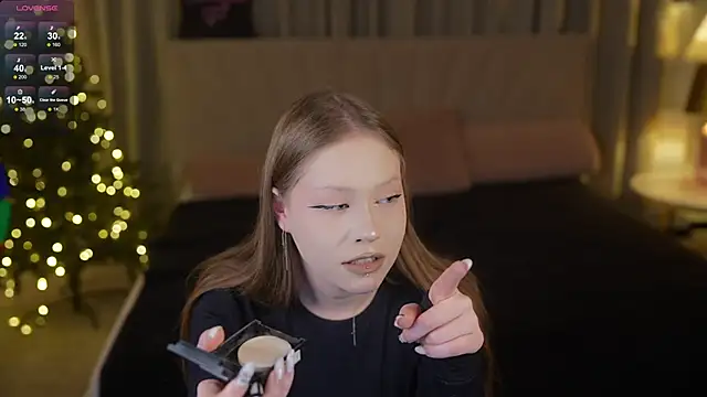 Esmie Smile online show from 17, 12, 2025