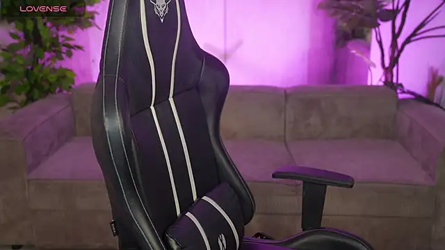 Esmie Smile online show from 12, 4, 2026