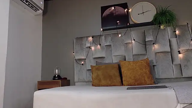 RiriiBrunette   online show from 13, 4, 2026