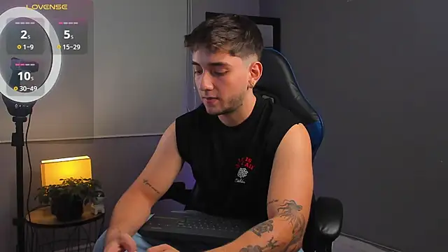 IamAngelCamilo online show from 11, 11, 2025