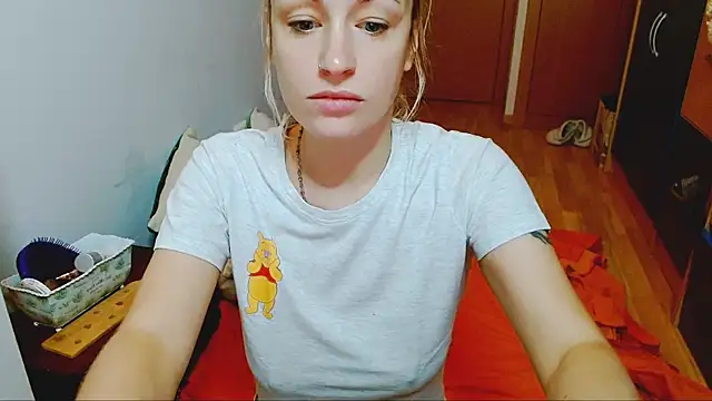 Snapshot of SatinQueen90 chatting on 22, 10, 2025 SatinQueen90 online show from 22, 10, 2025