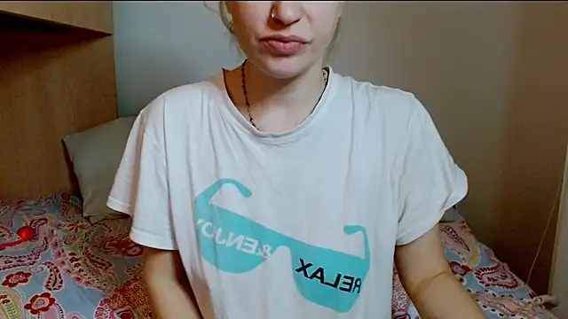 Snapshot of SatinQueen90 chatting on 19, 11, 2025 SatinQueen90 online show from 19, 11, 2025